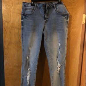 Distressed skinny jeans